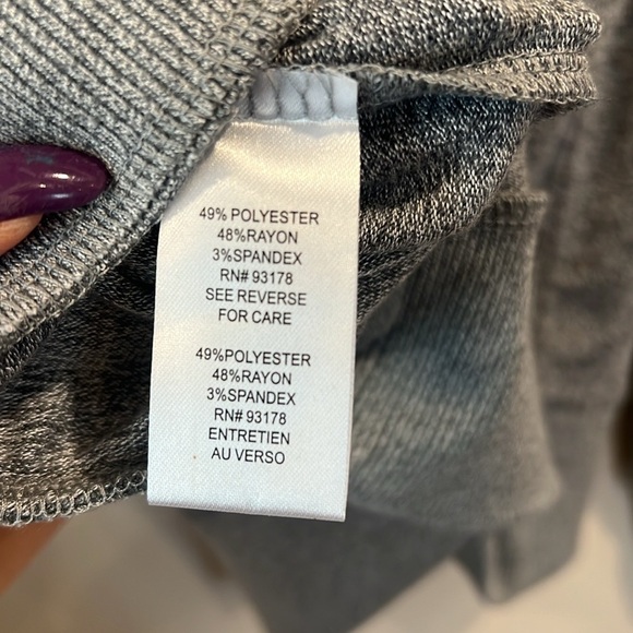 🔥Tahari Gray Knit Sweater🔥 - Picture 3 of 4